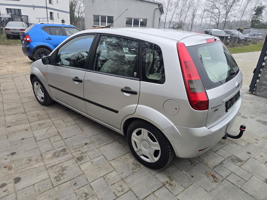 Fiesta,/Benzynka/Ghia/Klima/Hak/Oplacona