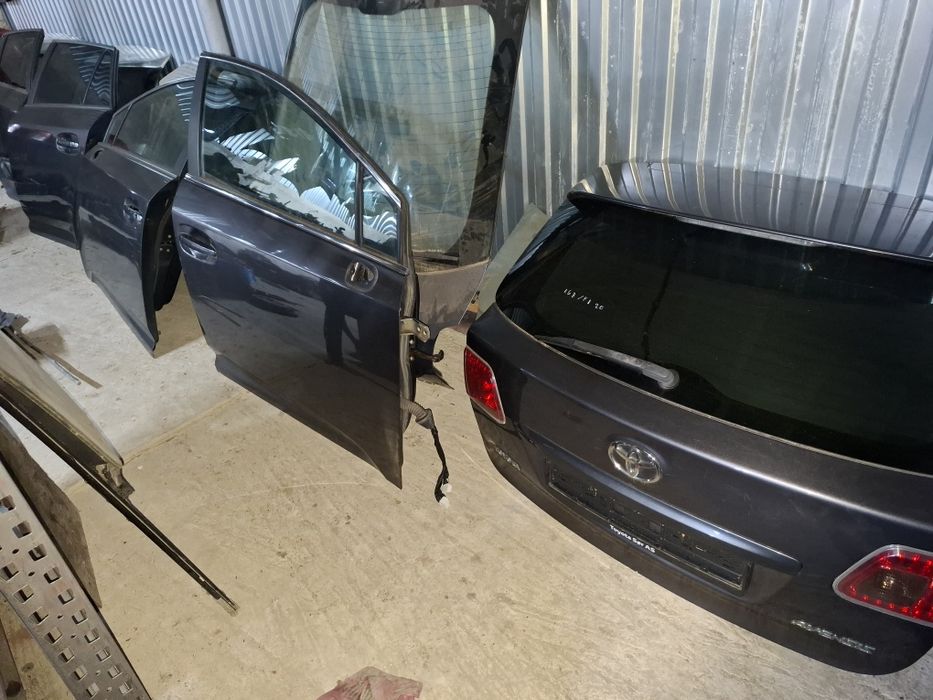 Toyota avensis T27  двери  тойота авенсис т 27
Передні ліві двер