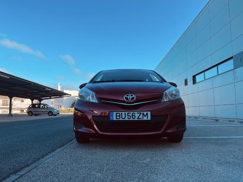 Toyota Yaris 1.0 VVT-i 2012 • Muito Económico • Excelente Estado