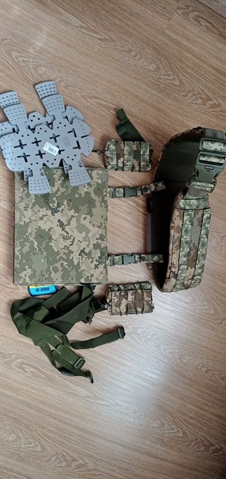 РПС, підсумки для магазинів, тактичний каремат сидіння, наколінники