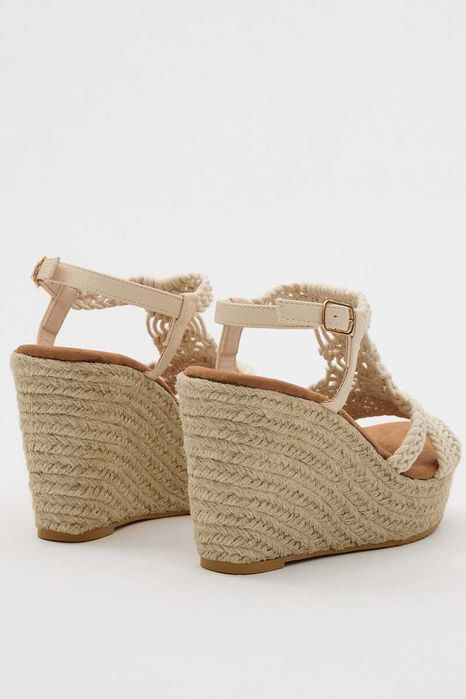 Sandálias de cunha em croché da Inside