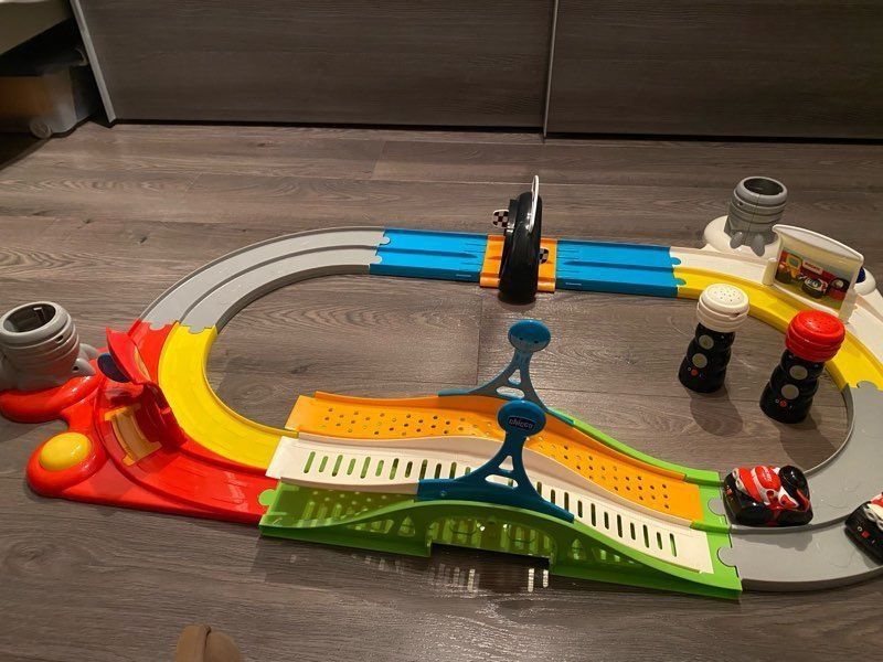 Brinquedo Chicco - 3 Pistas em 1 - Pista evolutiva motas Ducati