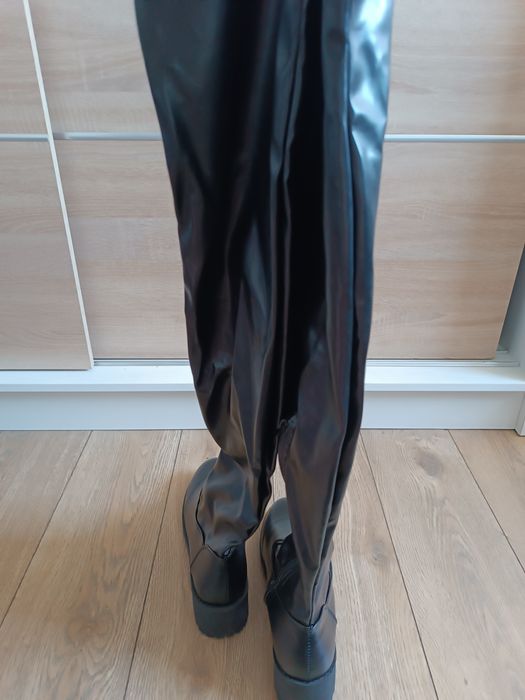 Czarne kozaki na obcasie