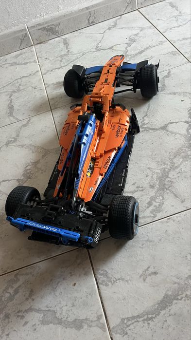 Carro LEGO montado – novo por apenas 120 €, ideal para coleção!