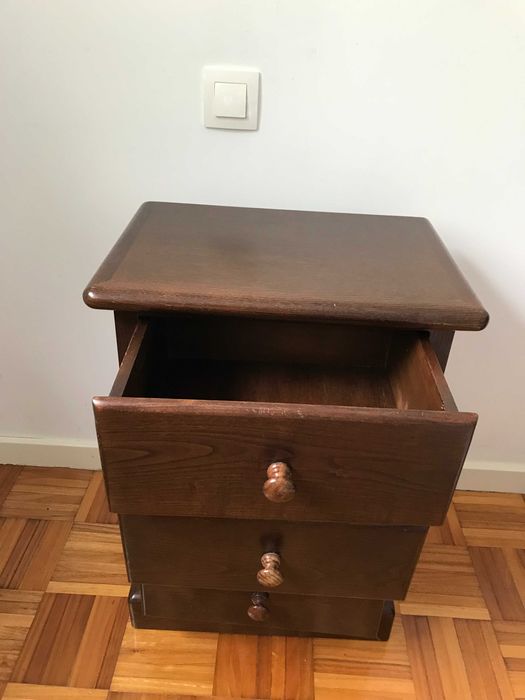 Cama de solteiro com colchão e mesa de cabeceira + oferta (NOVO PREÇO)