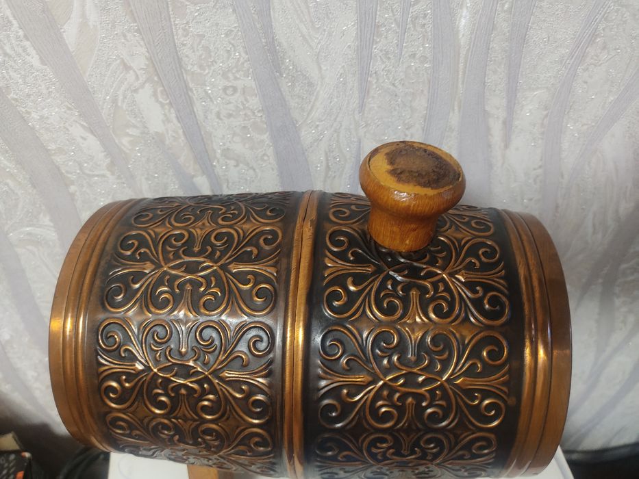 Боченок в медной чеканке СССР.