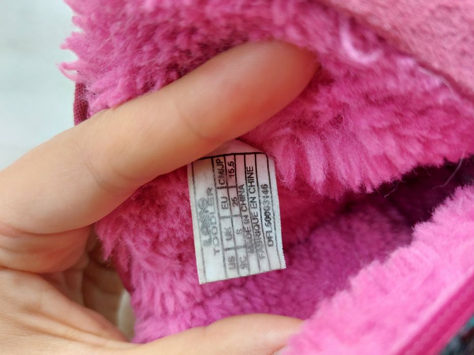 Уги для дівчинки