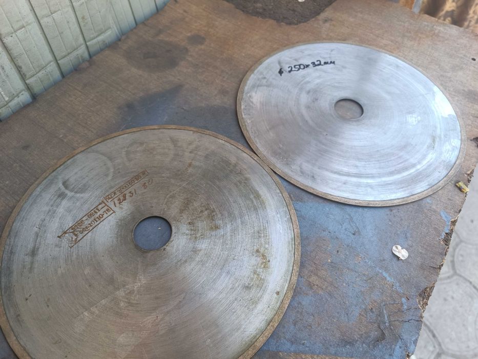 Алмазный отрезной диск 250х32 мм, маркировка АСR65 зернистость 200/160