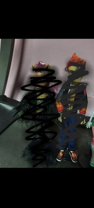 Vendo Monster high e Barbies