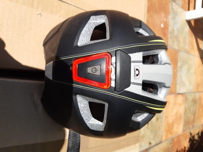 Kask rowerowy. Firmy : IN MOLD z podświetleniem oraz klakson Gratis