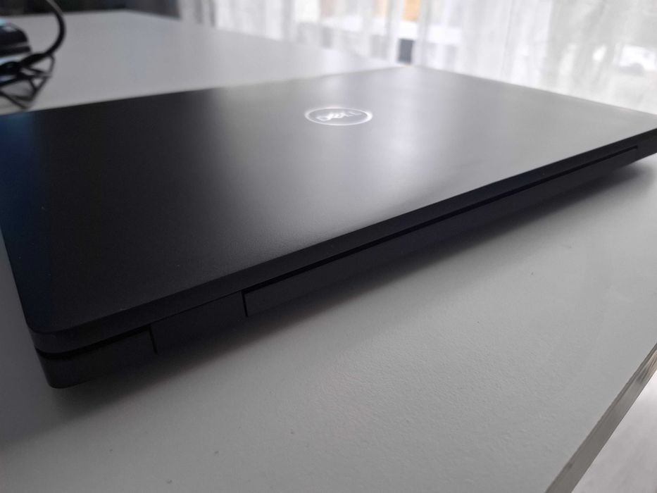 DELL LATITUDE 5500, I5 8265U, 16GB RAM DDR4,LTE, WIN11, Stan Idealny