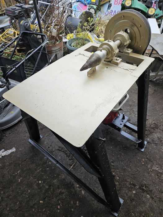 Łuparka świdrowa spalinowa do drewna 7 hp rębak