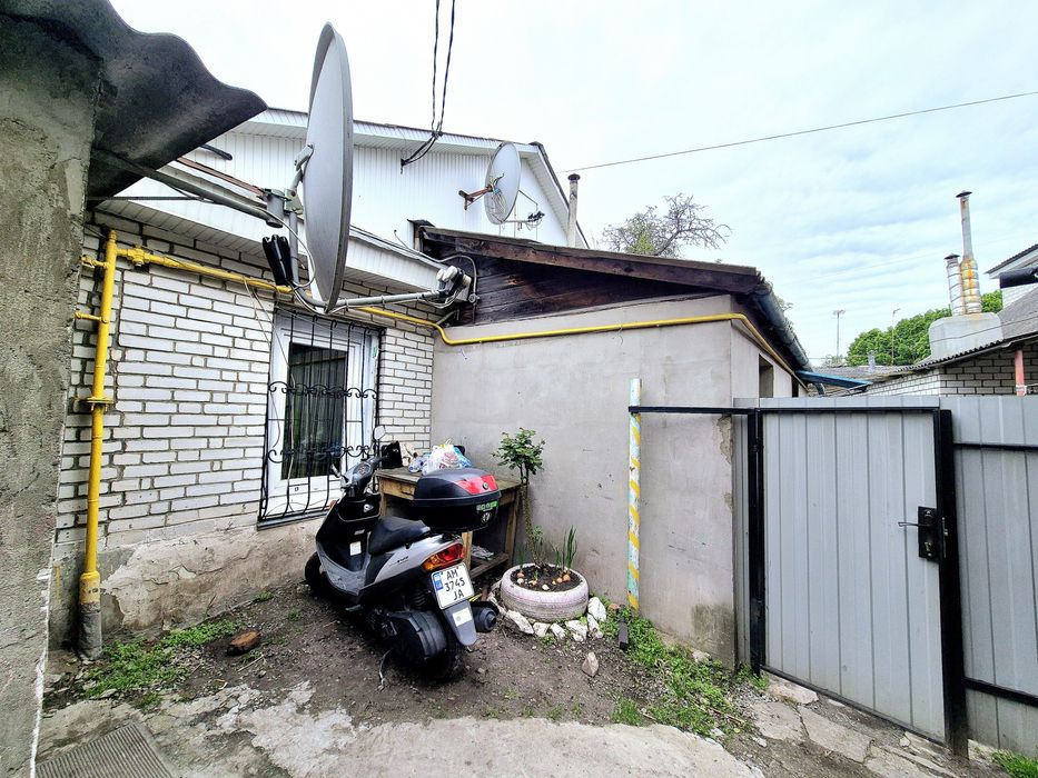 Центр частина будинку вул. Л. Українки 1 кімната без зручностей