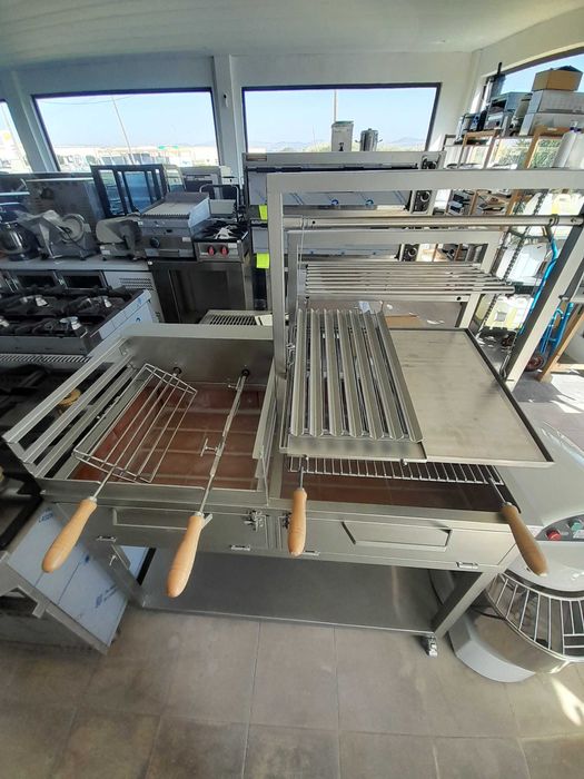 Grelhador a carvão em Inox
