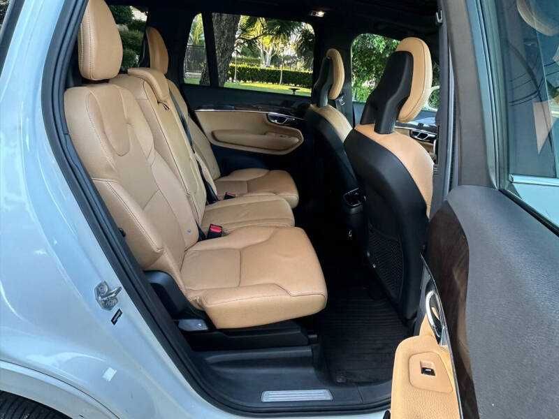 2017 Volvo XC90 Momentum