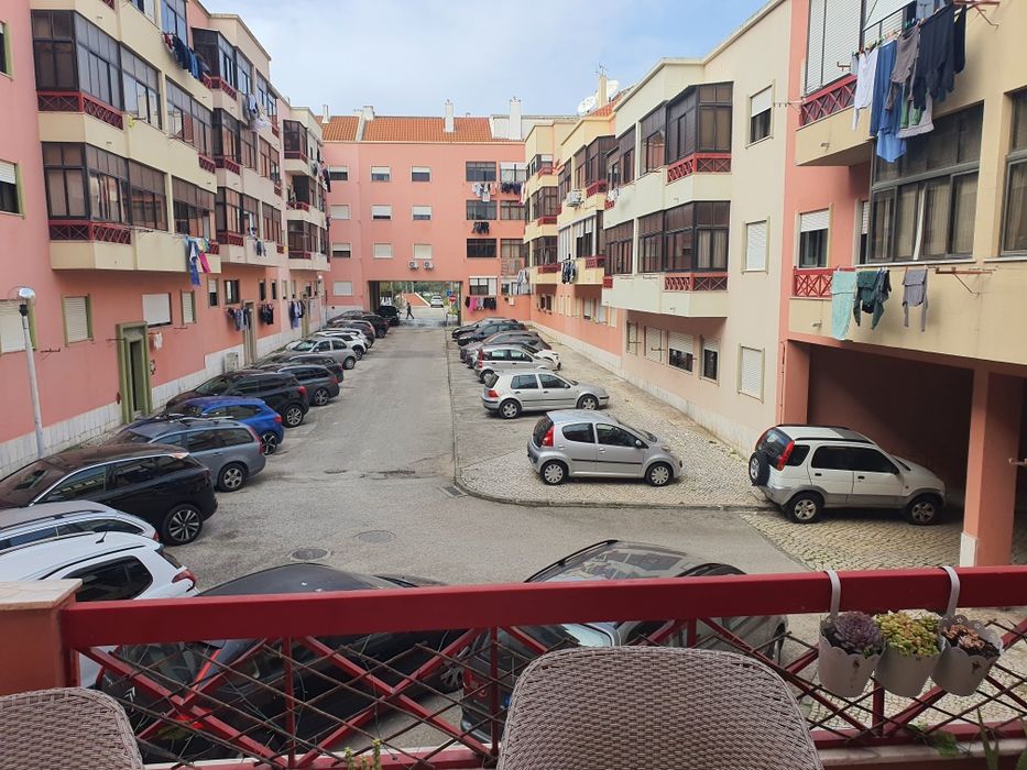 Apartamento t3 com pequeno terraço