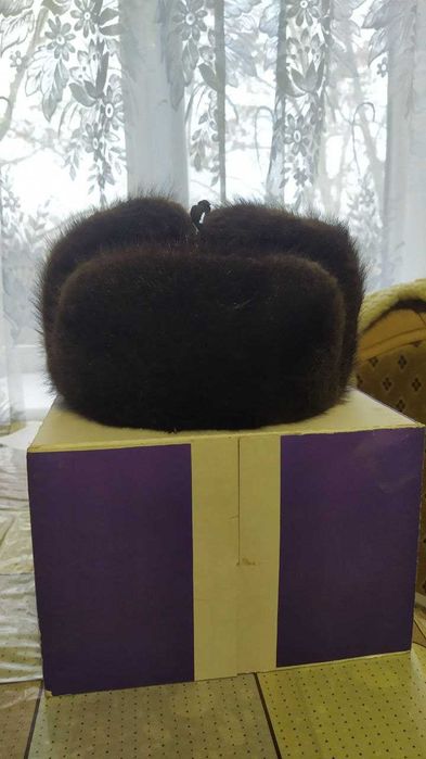 шапка зимняя  практичеки новая