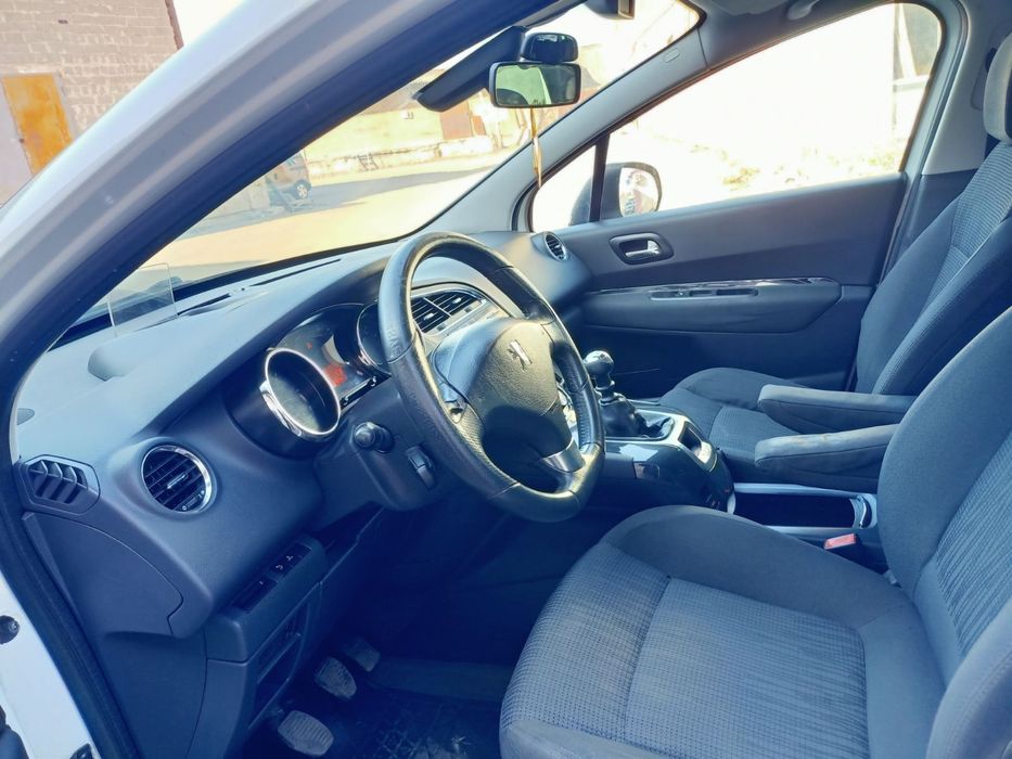 Пежо 5008 2012 рік, 1.6 дизель