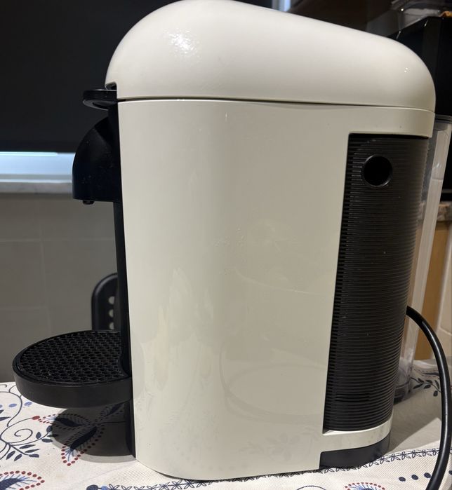 Máquina café Nespresso Vertuo Plus White C