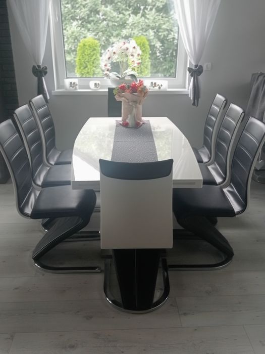 NOWA CENA!!!Stół z blatem na połysku oraz krzesła