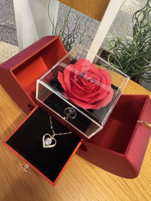 Caixa de Rosa Preservada + Colar