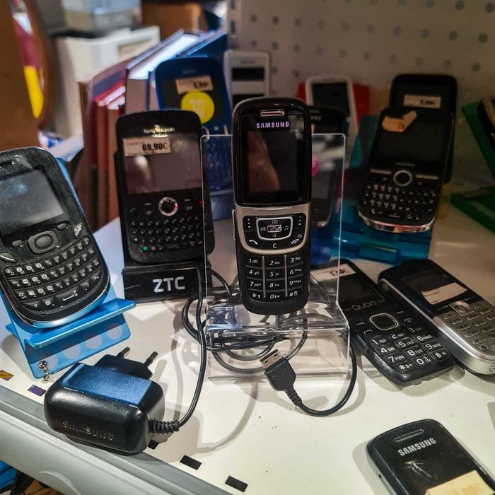 Telemóvel Samsung SGH-E630 |Clássico Slider |c/ Carregador|A Funcionar