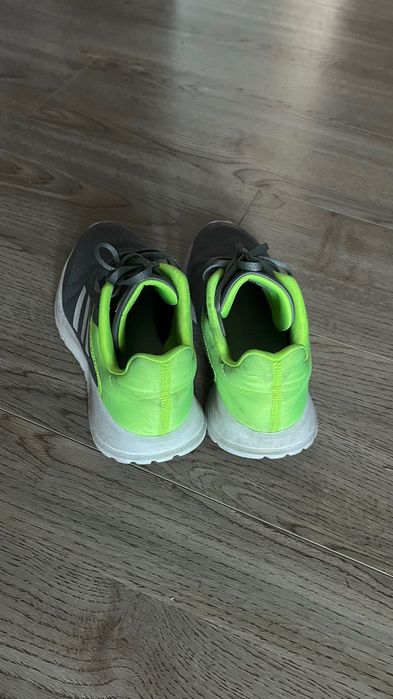 Оригінальні кросівки Adidas б/в розмір 38