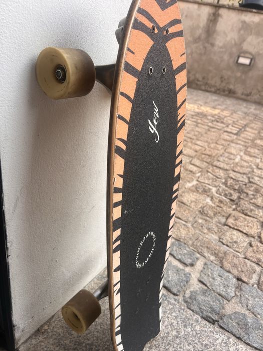 Surfskate YOW em bom estado