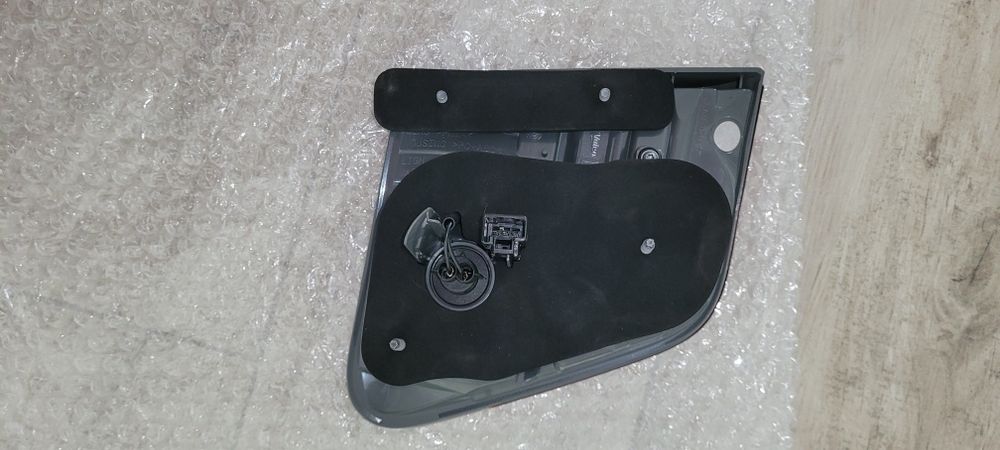 Toyota Avensis lampa prawa tylna sedan 2013