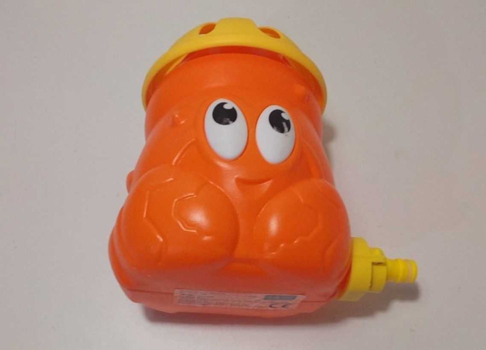 dla dzieci: zraszacz ogrodowy