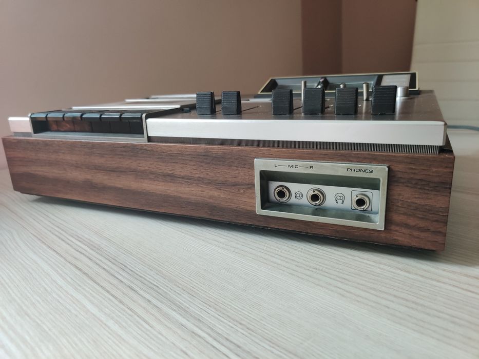 Aiwa 1800 Cassette deck