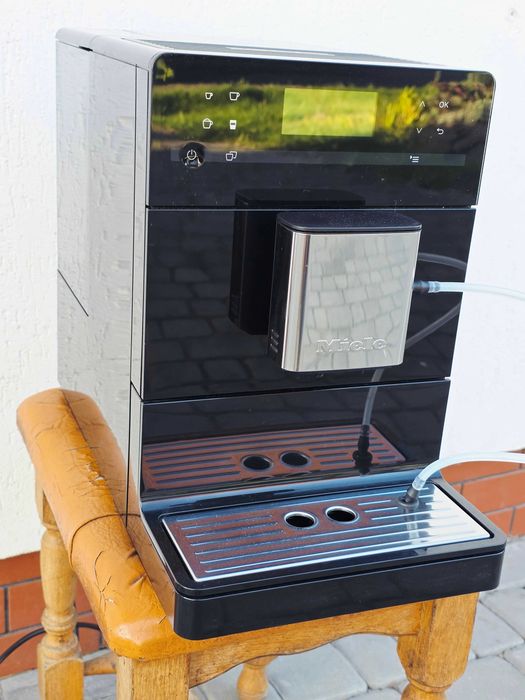 Кавомашина кавоварка MIELE CM 5310