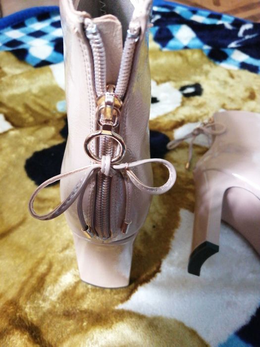 Buty botki szpilki 39 szare  beżowe lakierowane Deezee obcas 38
