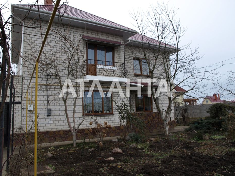 Хозяйский дом в Фонтанке в жилом состоянии. Застроенный район