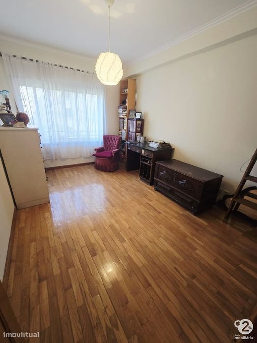 Apartamento T2 em Vilar do Paraíso ( Vila Nova de Gaia )