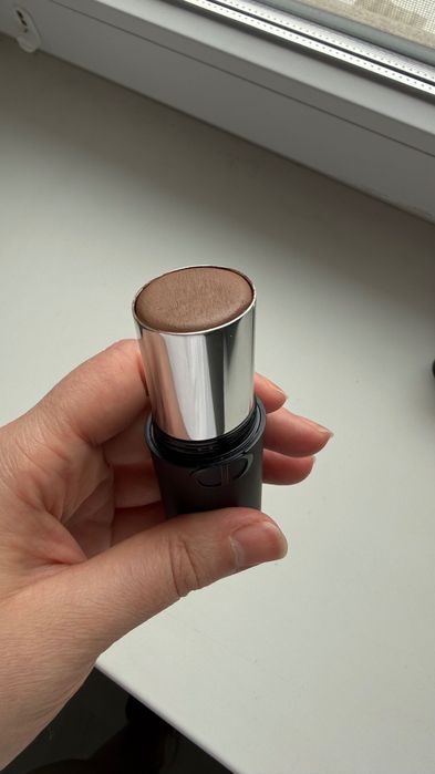 Продам майже новий контурний стік Dior