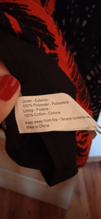 Sukienka w czerwone liście