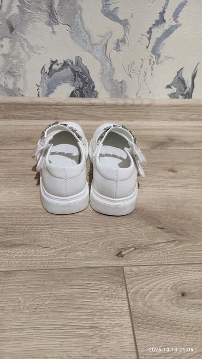 Туфлі дитячі білі