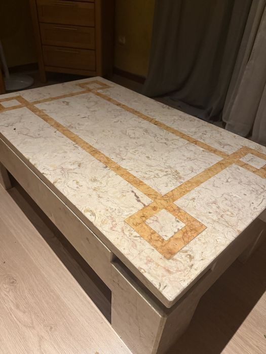 Mesa de Centro em Mármore/Pedra Natural – Design Clássico e Robusta