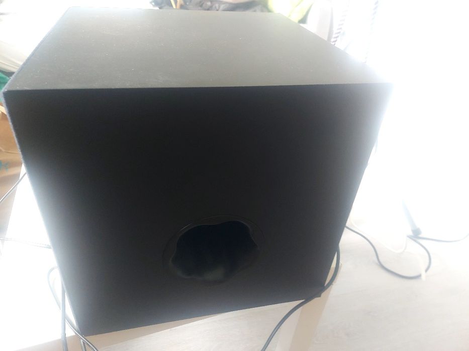 subwoofer Yamaha NS-SW100.