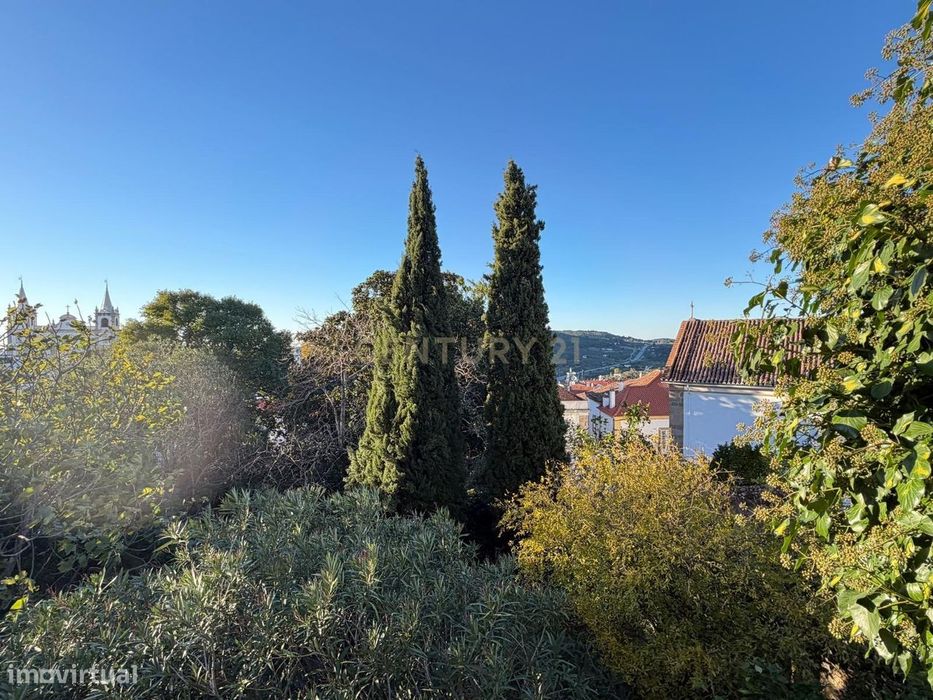 Segundo Piso de Edifício Apalaçado no Centro Histórico de Portalegre