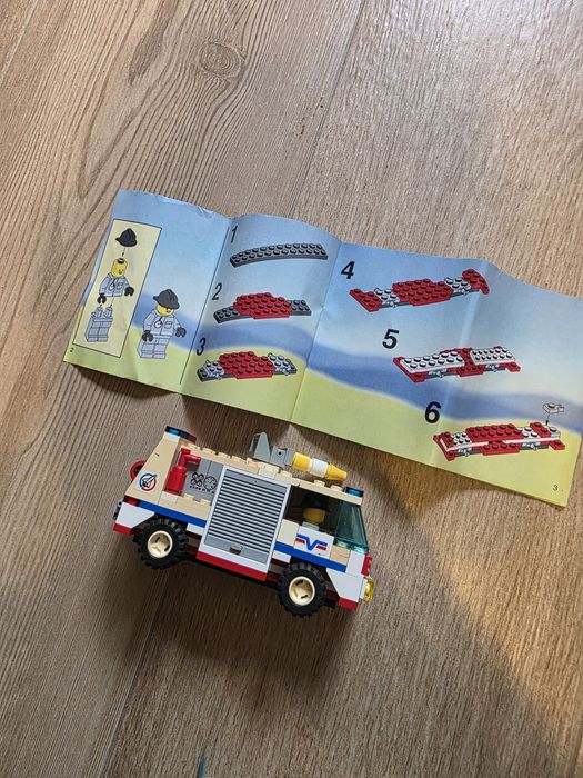 3 Legos marca Lego  década de 80/90  com manuais de instruções.