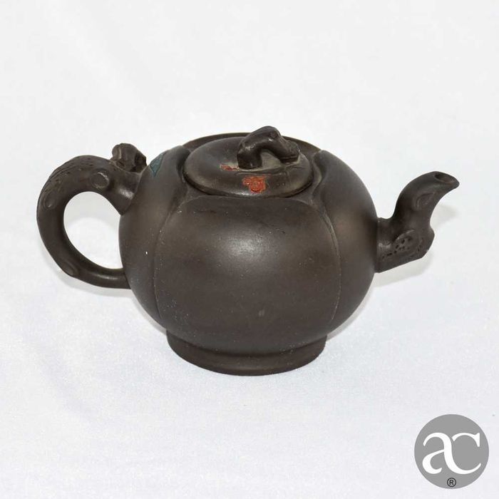 Bule Yixing em Terracota – China, feito à mão