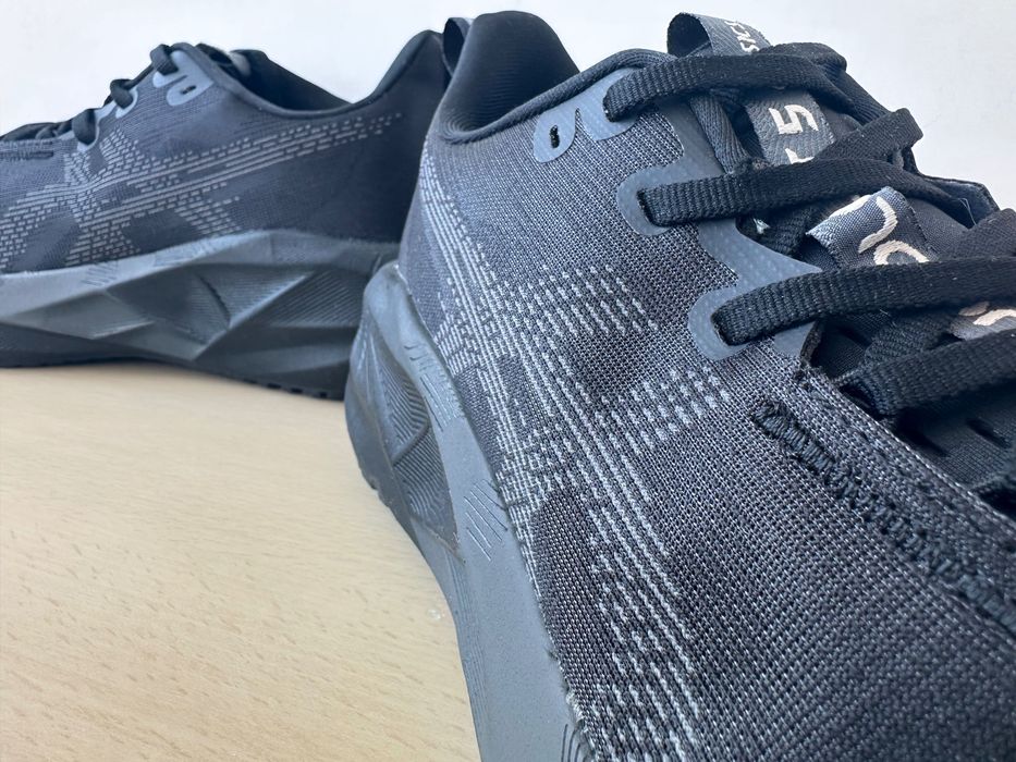 Кросівки Asics Novablast 5, Розмір 42,5/43,5/44/45!
