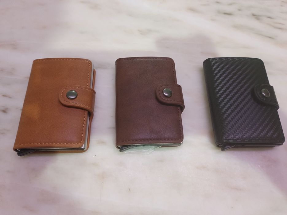 Carteiras pele e alumínio