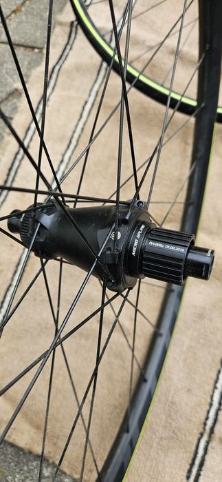 Syncros Silverton 1.5 CL com cubo Shimano 12v Micro Spline