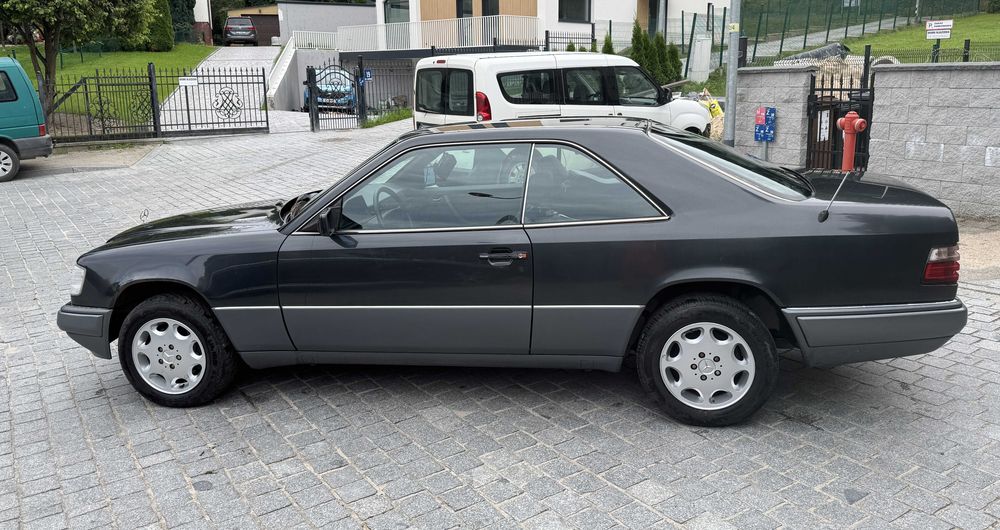 Mercedes-Benz W124 E320
