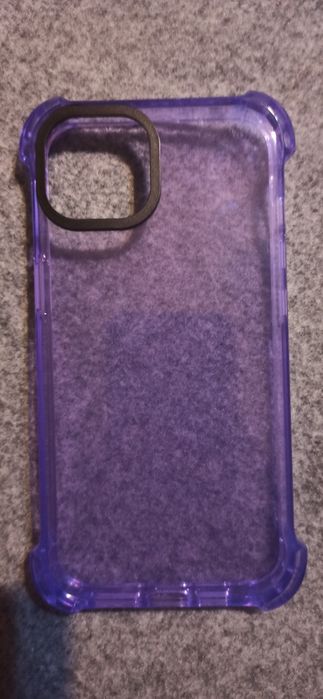 Продам чехол на iPhone 13