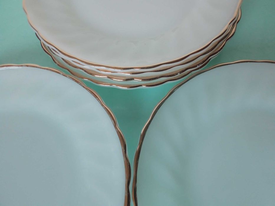 Pratos de sobremesa da marca Anchor Hocking, "Suburbia", made in USA