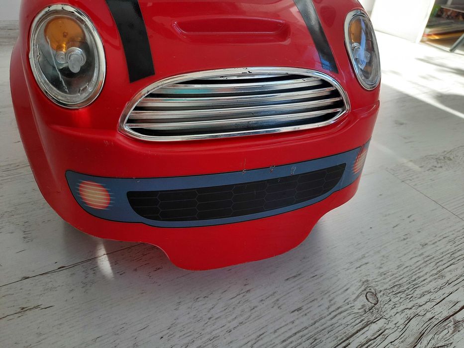 Машинка толокар з резиновими колесами майже нова